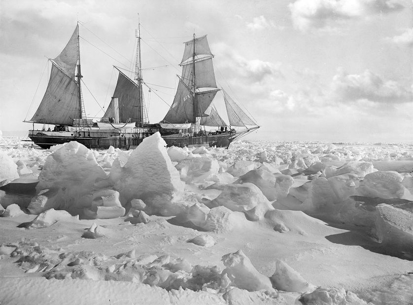 L'Endurance, piégé par la glace.
