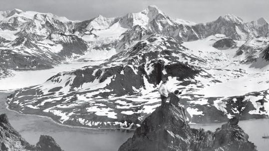 La Georgie du Sud, photographiée par Frank Hurley, un an plus tard.