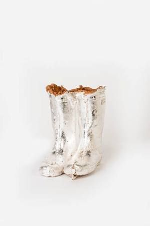Sans titre, 2015 Terre crue, feuilles d'argent 28 x 18 x 24 cm