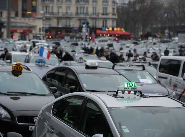 Les taxis mobilisés Porte Maillot à Paris