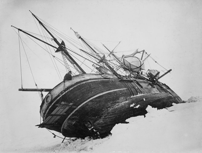 L'Endurance, couché par la banquise.