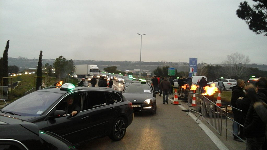 Important blocage des taxis à l'aéroport de Marseille-Marignane.