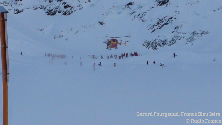 Les secours sur les lieux de l'avalanche aux Deux-Alpes (13/01/16)