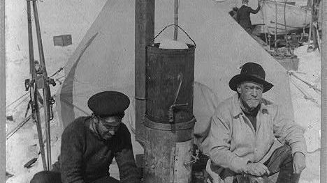 Frank Wild et Ernest Shackleton, lorsqu'ils étaient encore à Ocean Camp.