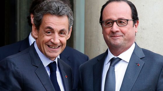 François HOLLANDE et Nicolas SARKOZY sur le perron de l'Elysée ©Reuters - Philippe Wojazer