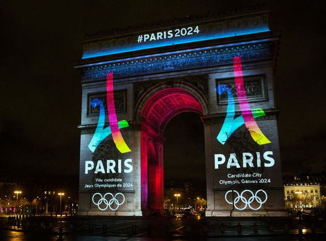 Le logo de Paris 2024 a été dévoilé sur l'Arc de Triomphe