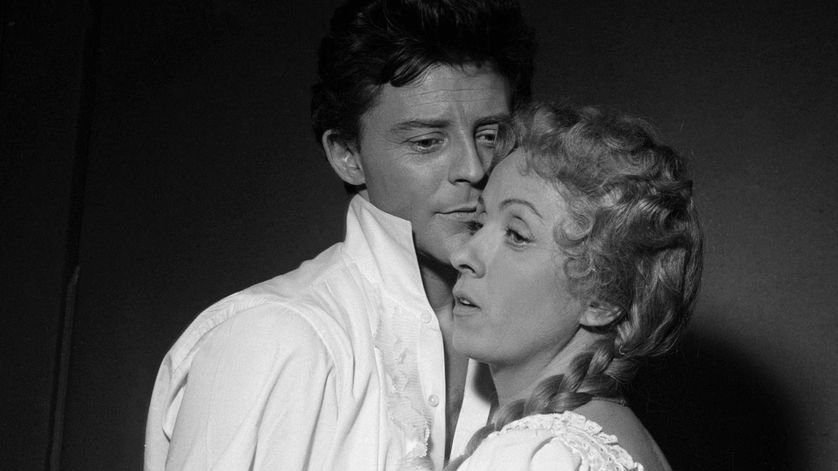 Gérard Philippe et Danielle Darieux dans l'adaptation du "Rouge et le noir" 1954