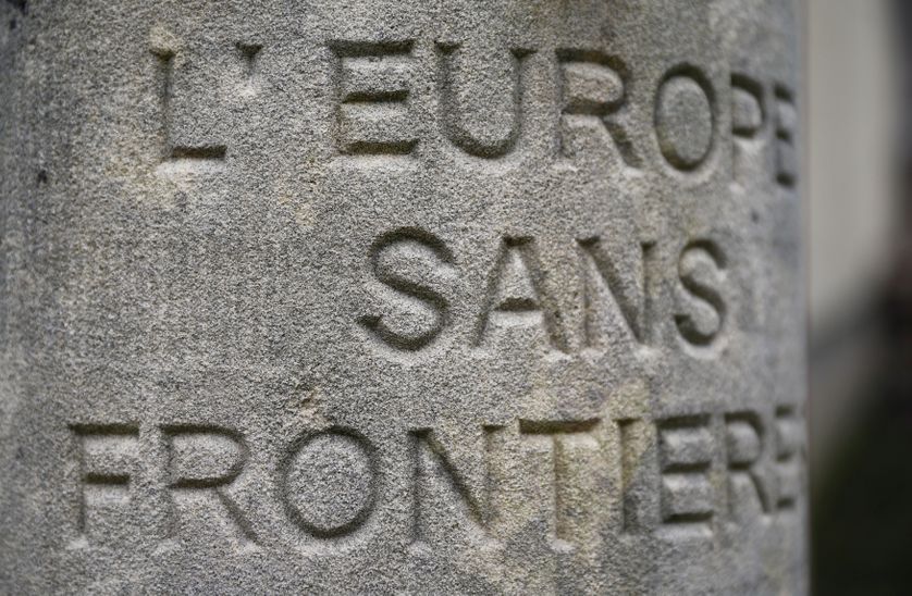 Stèle dans le village de Schengen au Luxembourg