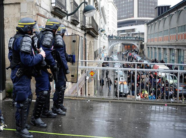 De nombreuses manifestations ont eu lieu contre l'état d'urgence comme ici à Nantes.