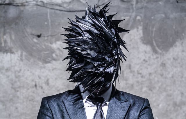 Maxime Leroy Casque en plume Series of helmets made of plumes and feathers