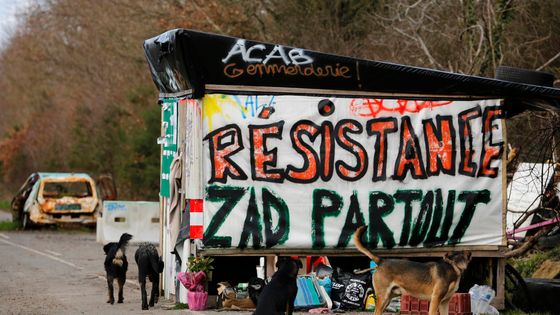 Photo prise sur une route à -Dame-des-Landes le 20 janvier, 2014 ©Reuters - Stephane Mahe