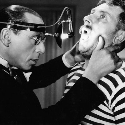 Capture d'écran Youtube -Docteur Knock - G Lefranc 1951, Louis Jouvet