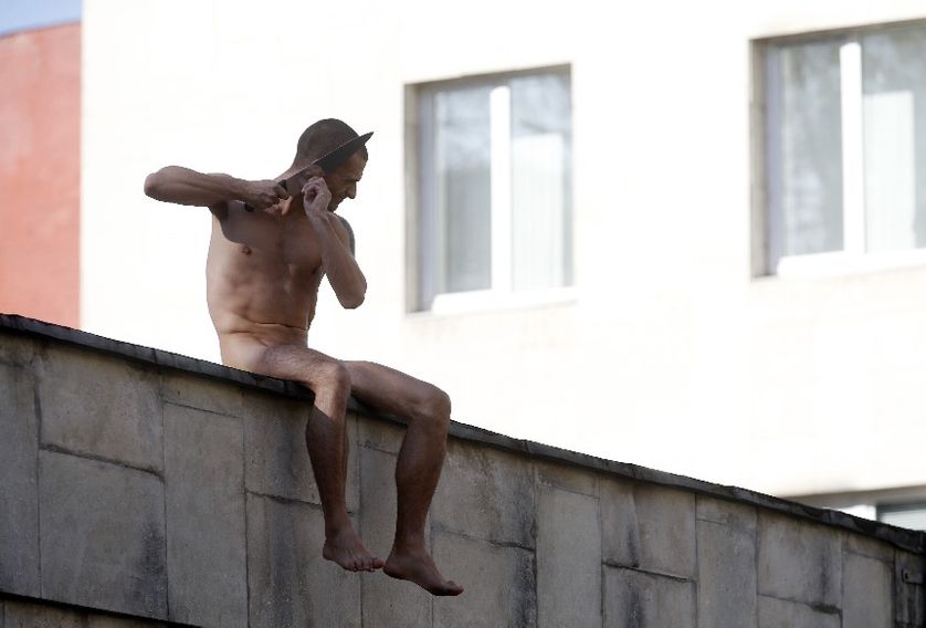 Piotr Pavlenski, le 19 octobre 2014, sur les murs de l'Institut Serbsky
