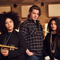 Les soeurs d'Ibeyi et Benjamin Biolay sur "Autour de Chet"