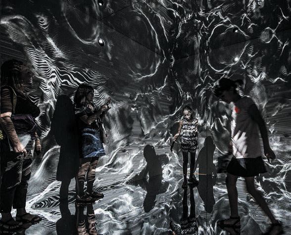 Exposition Perception Infinity room