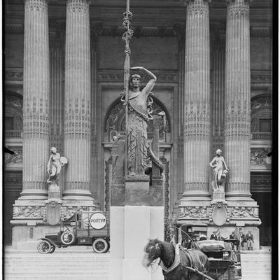 La statue "La France" du sculpteur Antoine Bourdelle en 1925
