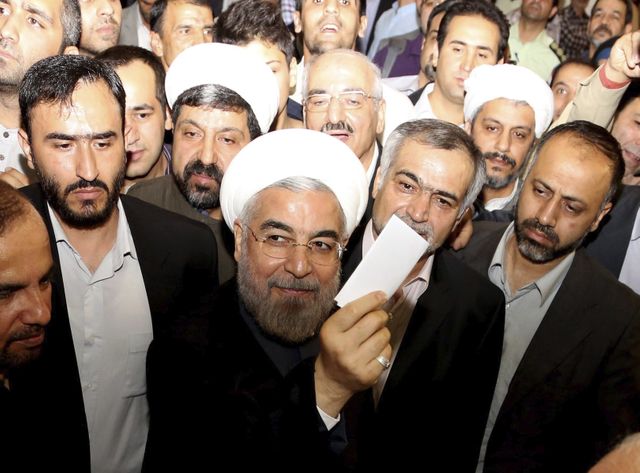 Hassan Rohani aux urnes en Iran en 2013