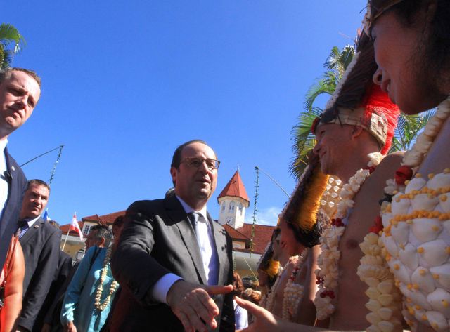 A Papeete, François Hollande veut tourner la page du nucléaire