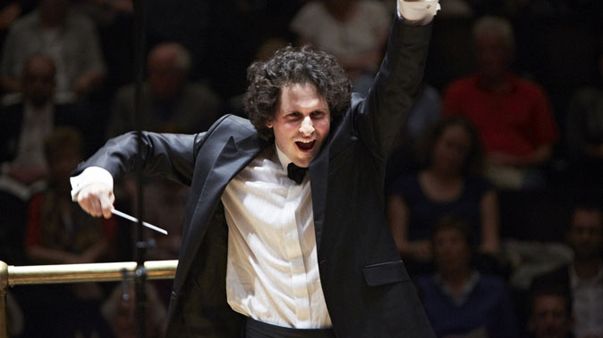 Le chef d'orchestre Alexandre Bloch est nommé directeur musical de l'Orchestre national de Lille.