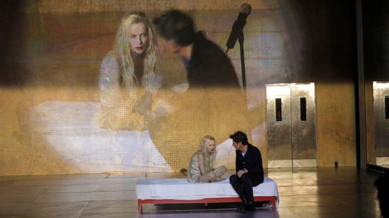 I. Huppert et K. Warlikowski en train d’aborder un passage de Wajdi Mouawad - Pascal Victor/Artcomart