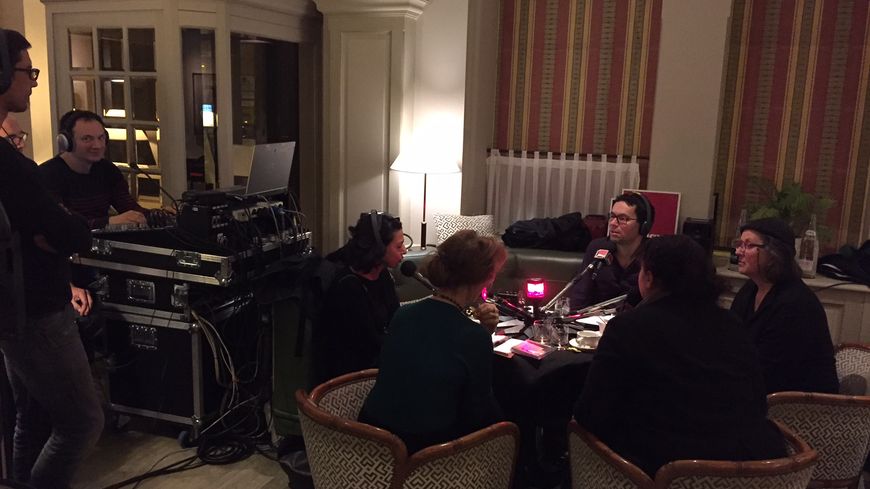 Lionel Esparza avec ses invitées au Relais Bedford : Khatia Buniatishvili, Muza Rubackyté, Valérie Chevalier et Joëlle Léandre