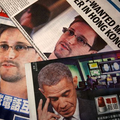 Unes de journaux anglais et chinois au moment des révélations d'Edward Snowden