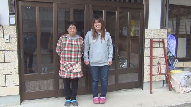 Ayako Sato et Emi Aoki, mère et fille à Naraha