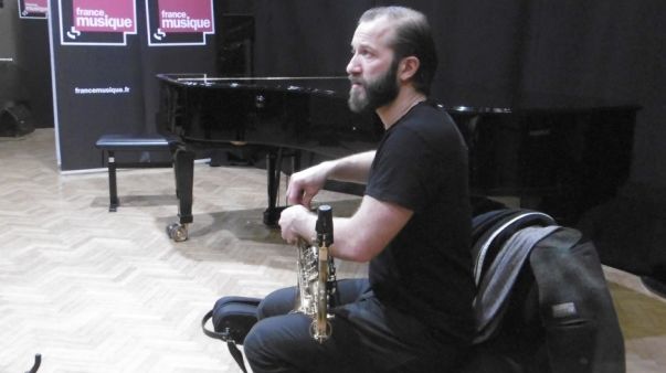 Colin Stetson pendant la balance par S Noël