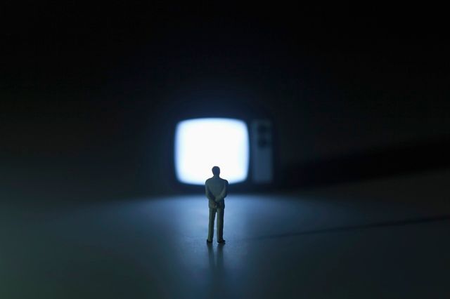 Et si on éteignait notre téléviseur ? C'est le conseil du jour de notre chroniqueuse télé.