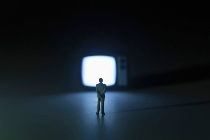 Et si on éteignait notre téléviseur ? C'est le conseil du jour de notre chroniqueuse télé.