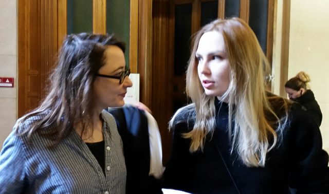Iana Zhadanova et son avocate
