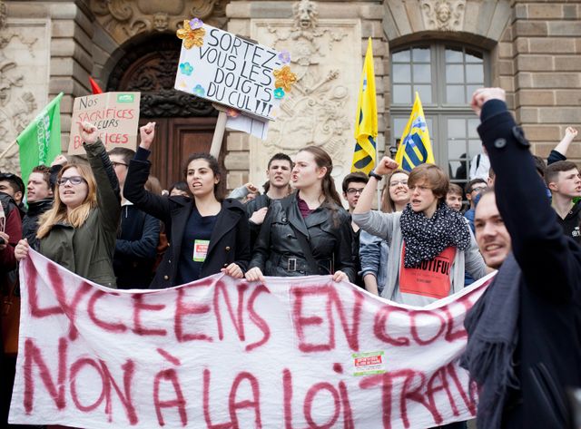 Des centaines de jeunes ont défilé comme ici à Rennes.