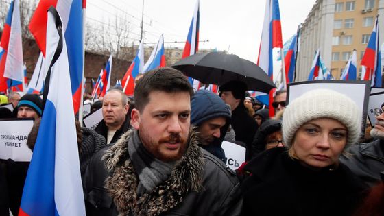 Leonid Volkov & Yulia Navalny, marche en hommage de Boris Nemstov, Moscou, 2015 ©Reuters - Maxim Shemetov