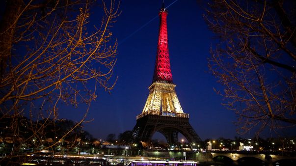 La Tour Eiffel illuminée aux couleurs de la Belgique le soir des attentats ©ThomasPadilla/Maxppp