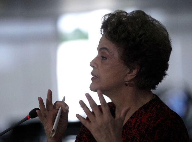 Dilma Rousseff en conférence de presse le 16 mars tente de justifier la nomination de Lula dans son gouvernement