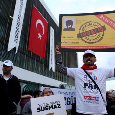 Manifestation contre la mise sous tutelle du quotidien d'opposition turc Zaman