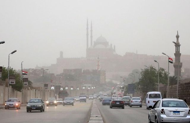 Des voitures au Caire, 27 mai 2015.