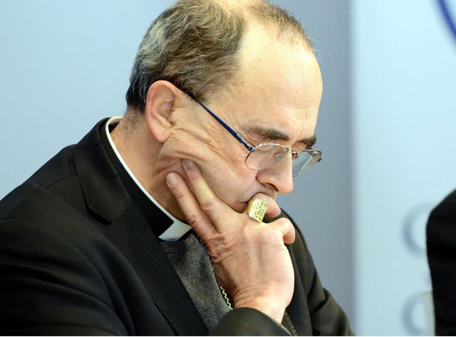 Mgr Barbarin lors de la conférence de presse en marge de la conférence des évêques à Lourdes