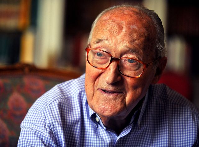 Alain Decaux, écrivain, ancien ministre de la francophonie est décédé à 91 ans.