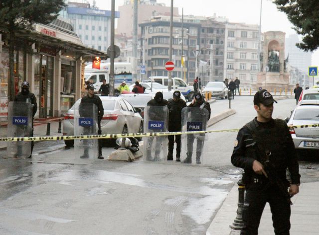 L'homme s'est fait exploser dans un quartier touristique de la ville.