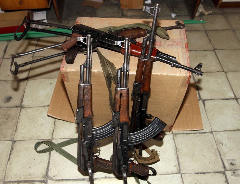 Armes à feu saisies par la police albanaise, 28 novembre 2015