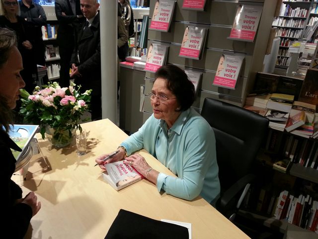 Raymonde Viret - Séance dédicace livre