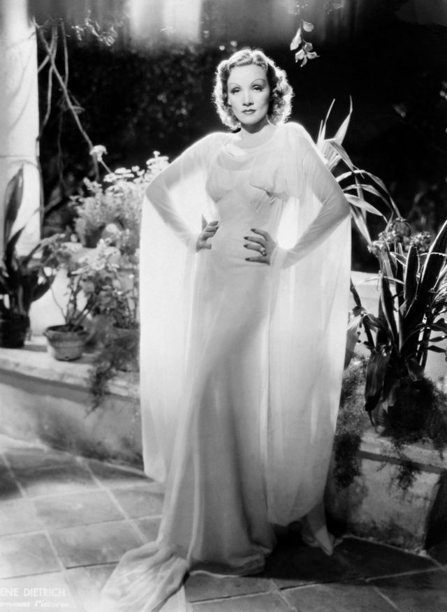 L’actrice et chanteuse Marlène Dietrich, autour de 1945