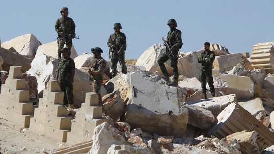 Soldats syriens dans les ruines du temple de Bel, à Palmyre, 1er avril 2016 ©Reuters - REUTERS/Omar Sanadiki