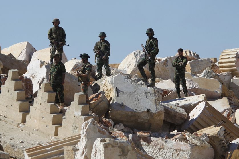 Soldats syriens dans les ruines du temple de Bel, à Palmyre, 1er avril 2016