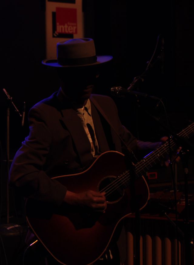 Eric Bibb reprend Bourgeois Blues, de Leadbelly