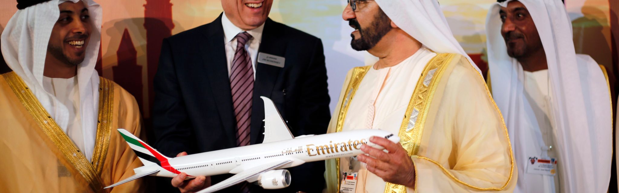 Le Boing 777 est présenté au Sheikh al-Maktoum, propriétaire d'Emirates