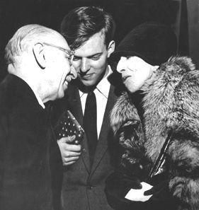 Karen Blixen avec Igor Stravinsky et Jurji Moskvitin