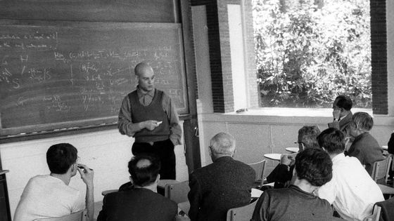 un cours donné par Alexandre Grothendieck en 1960 ©Sipa - AP