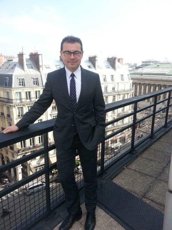 Philippe Guillot, direction des marchés à l'AMF,au fond la Bourse de Paris
